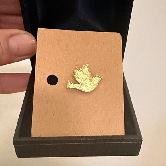 Other - Elegant Gold Bird Pin
